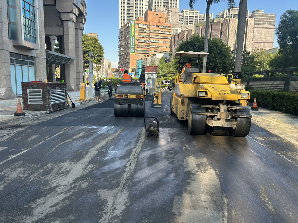 三重工業區車道出入口瀝青刨鋪/熱拌標線