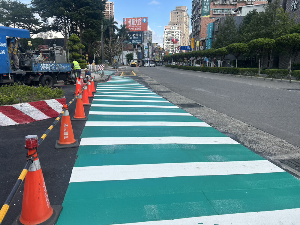 三重工業區車道出入口瀝青刨鋪/熱拌標線