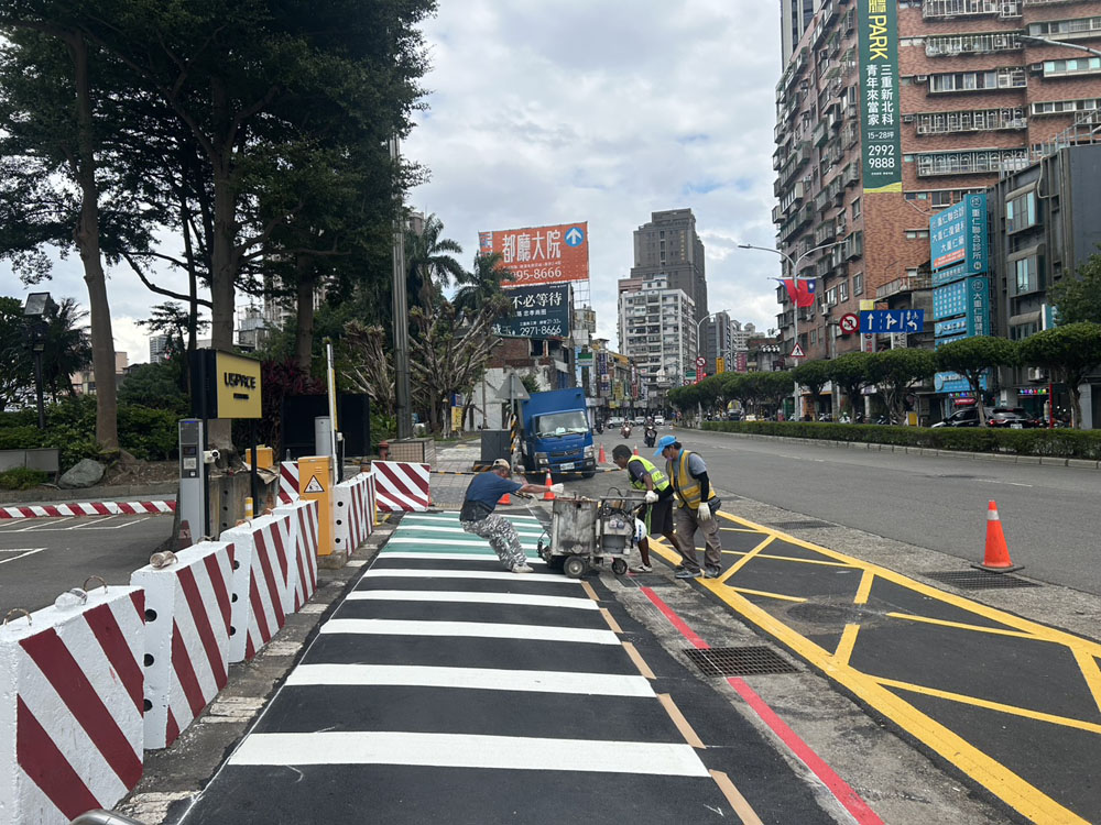 三重工業區車道出入口瀝青刨鋪/熱拌標線