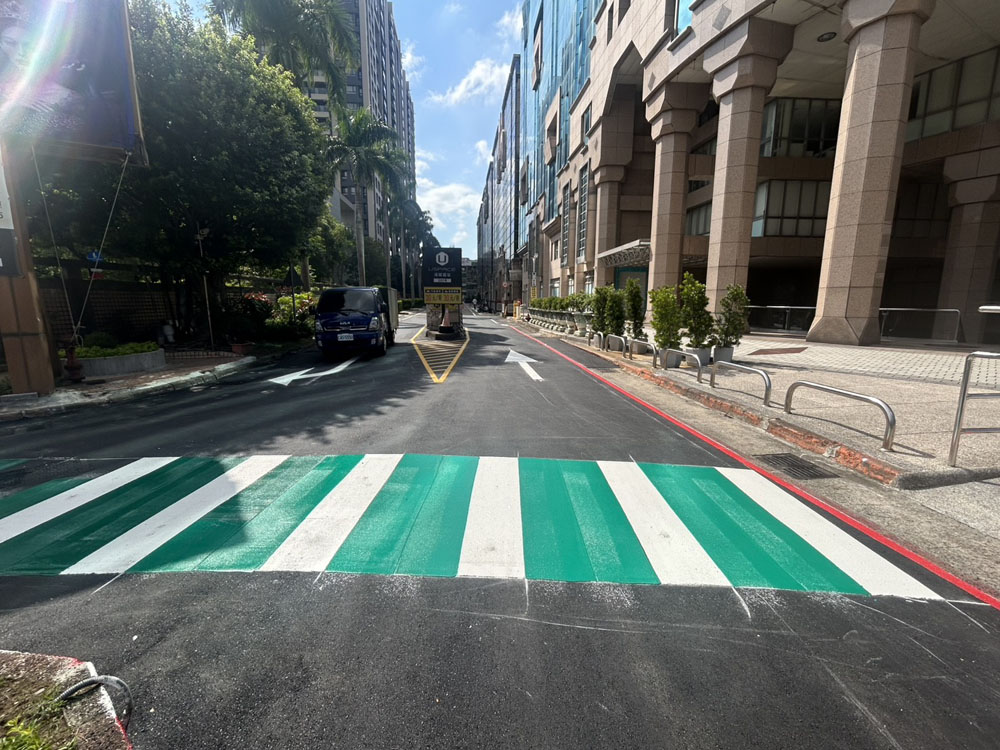 三重工業區車道出入口瀝青刨鋪/熱拌標線