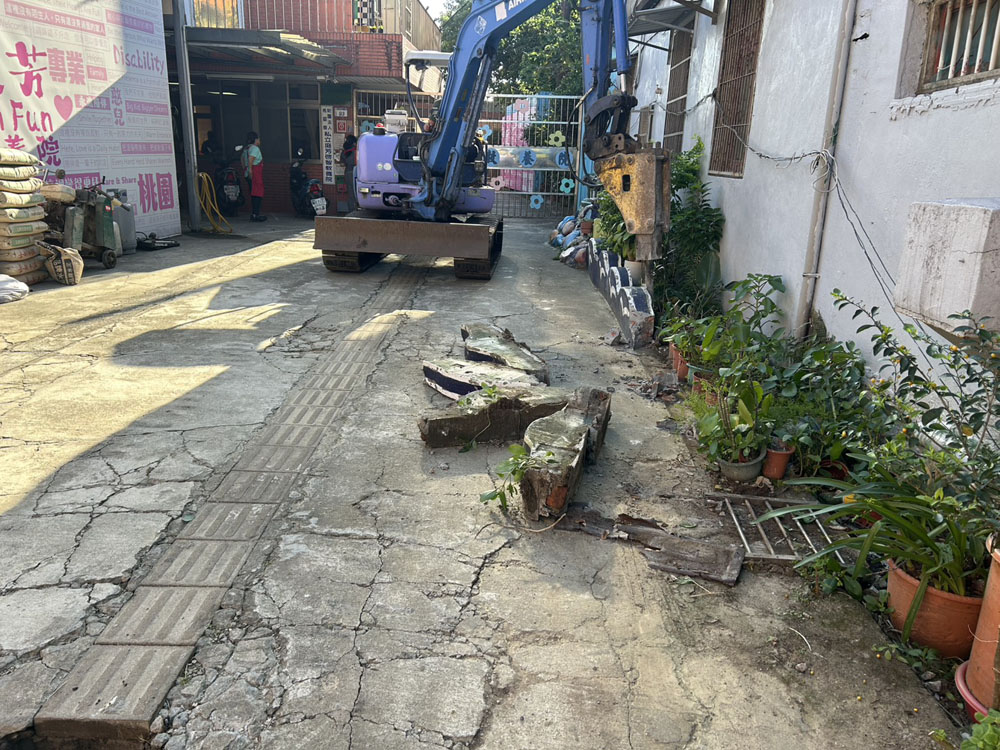 桃園大溪教養院路基改善/廢棄物拆除清運/瀝青鋪設